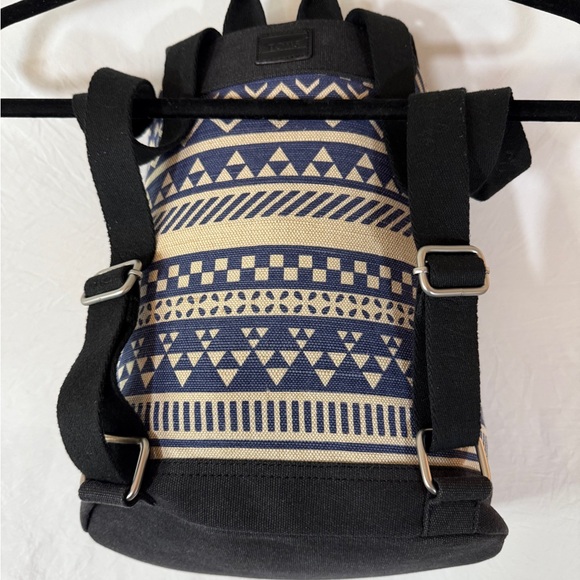 TOMS Aztec Blue Cream Beige Adjustable Strap Magnetic Clasp Canvas Backpack - Picture 7 of 11